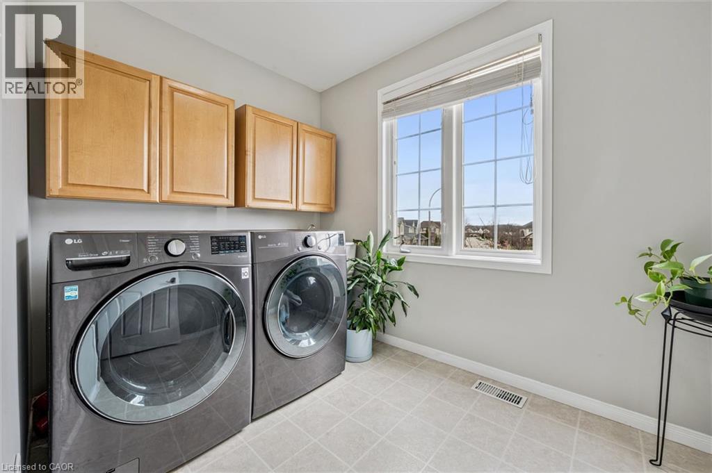 707 COMMONWEALTH Crescent, Kitchener, Ontario, N2E4J8 — Photo 33