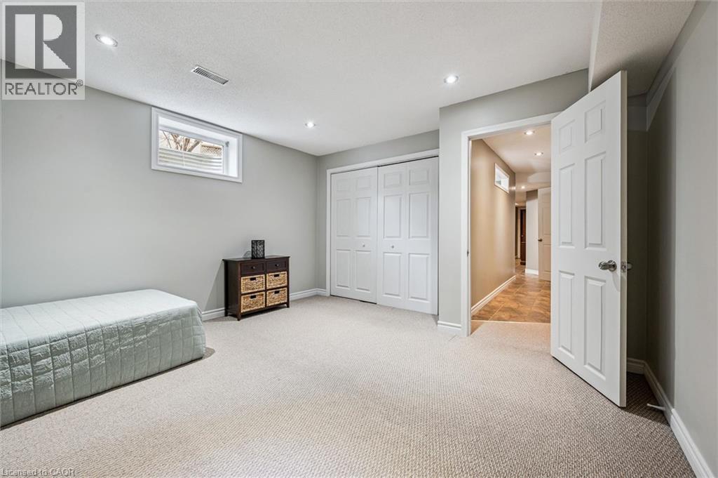 707 COMMONWEALTH Crescent, Kitchener, Ontario, N2E4J8 — Photo 37