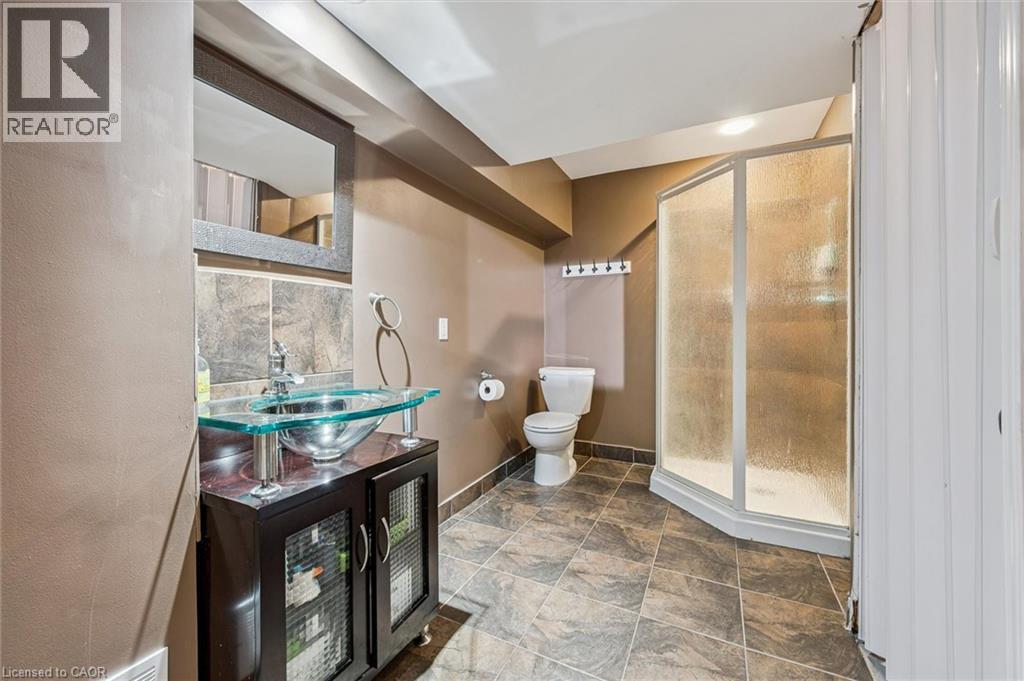 707 COMMONWEALTH Crescent, Kitchener, Ontario, N2E4J8 — Photo 40