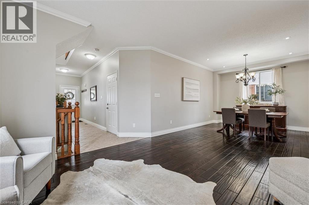 707 COMMONWEALTH Crescent, Kitchener, Ontario, N2E4J8 — Photo 8