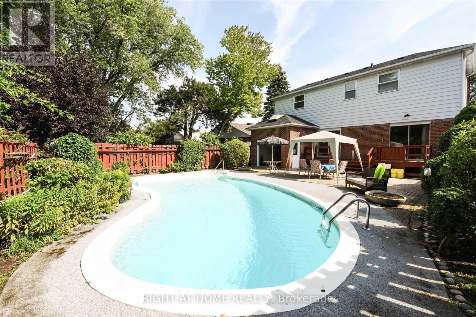 21 MITRE PLACE, Toronto (Kingsview Village-The Westway), Ontario, M9R3C5 — Photo 3