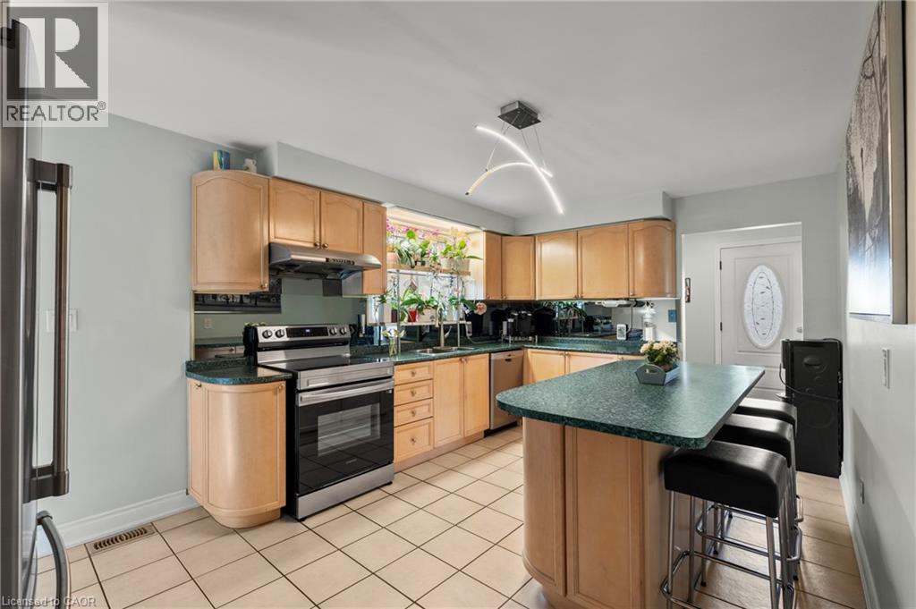 135 PARKDALE Avenue S, Hamilton, Ontario, L8K6K4 — Photo 11