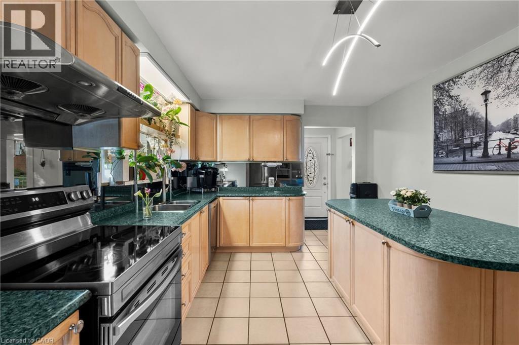 135 PARKDALE Avenue S, Hamilton, Ontario, L8K6K4 — Photo 12