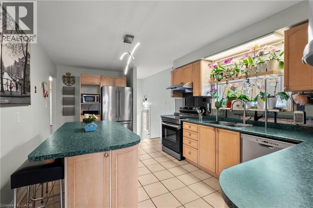 135 PARKDALE Avenue S, Hamilton, Ontario, L8K6K4 — Photo 13