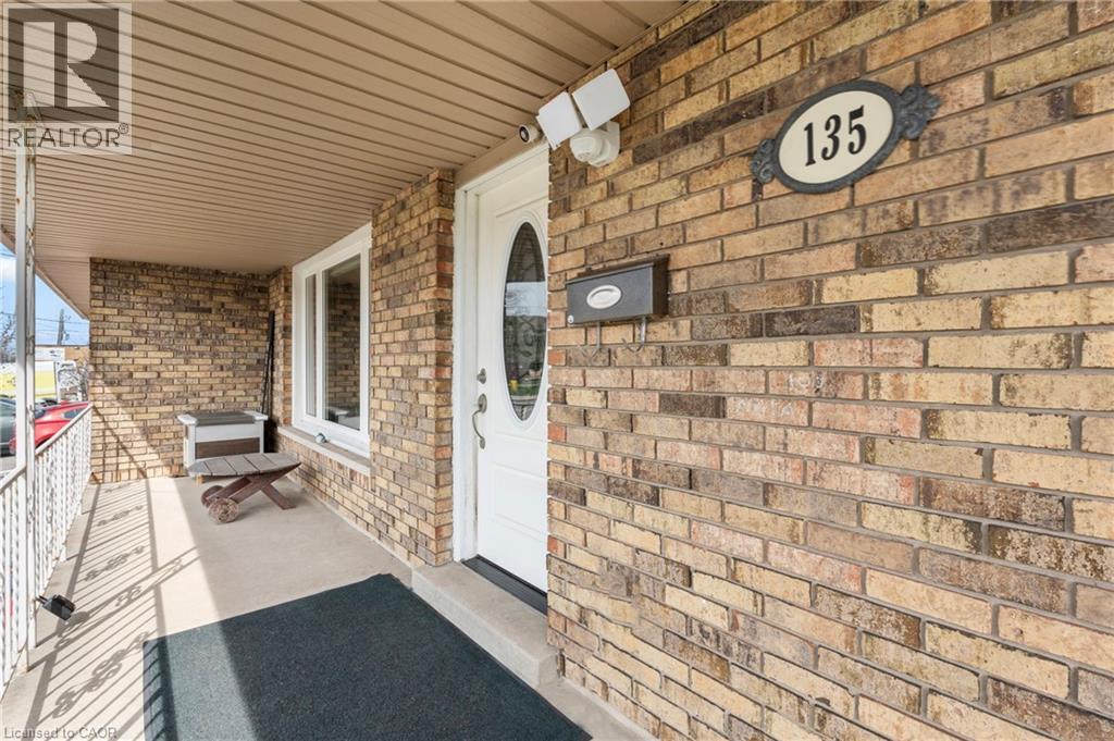 135 PARKDALE Avenue S, Hamilton, Ontario, L8K6K4 — Photo 5