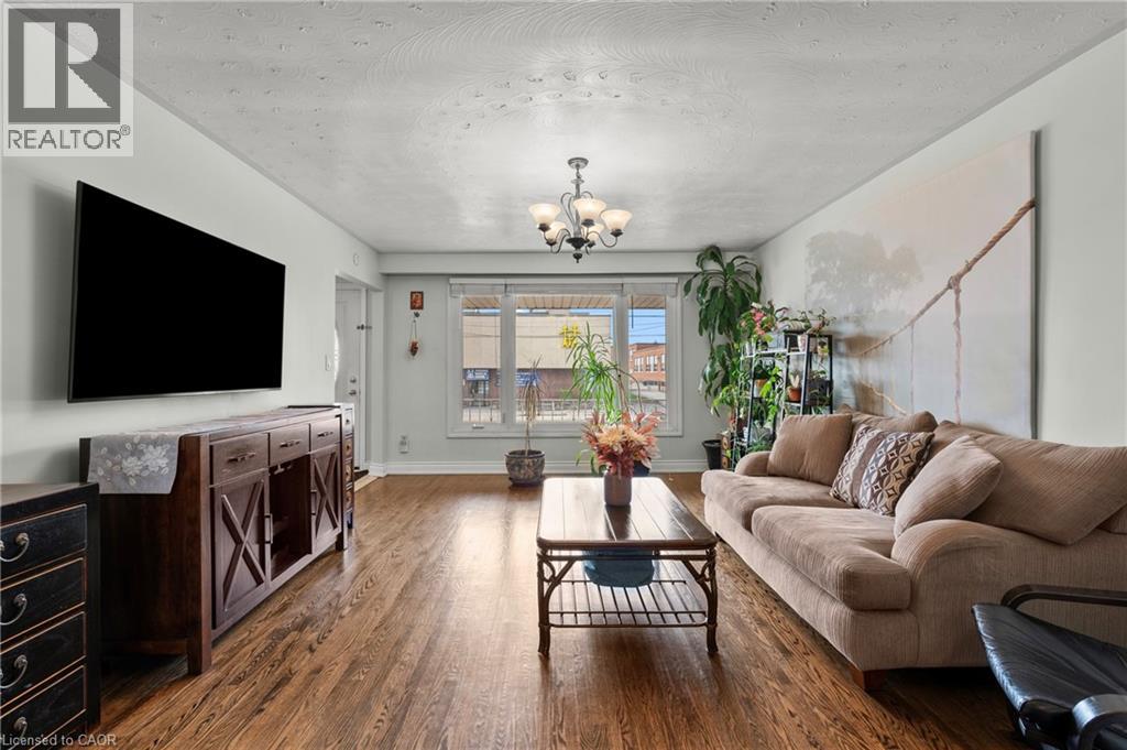 135 PARKDALE Avenue S, Hamilton, Ontario, L8K6K4 — Photo 7