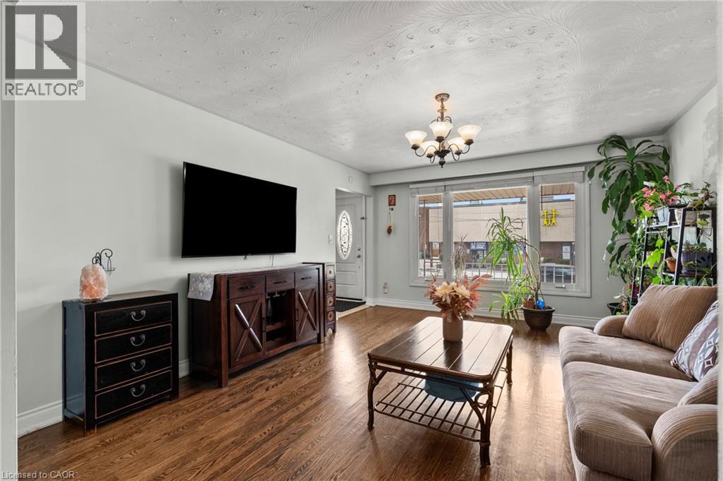 135 PARKDALE Avenue S, Hamilton, Ontario, L8K6K4 — Photo 8