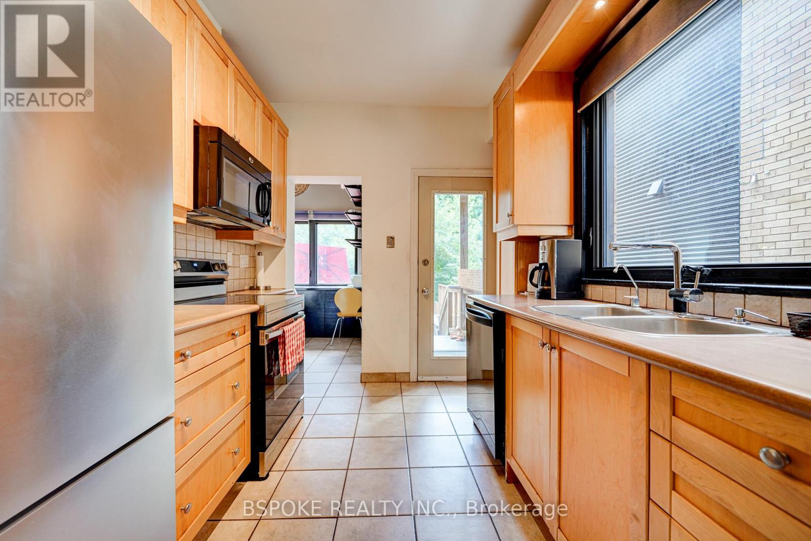 27 ROWLAND STREET, Toronto (High Park North), Ontario, M6P1M2 — Photo 10