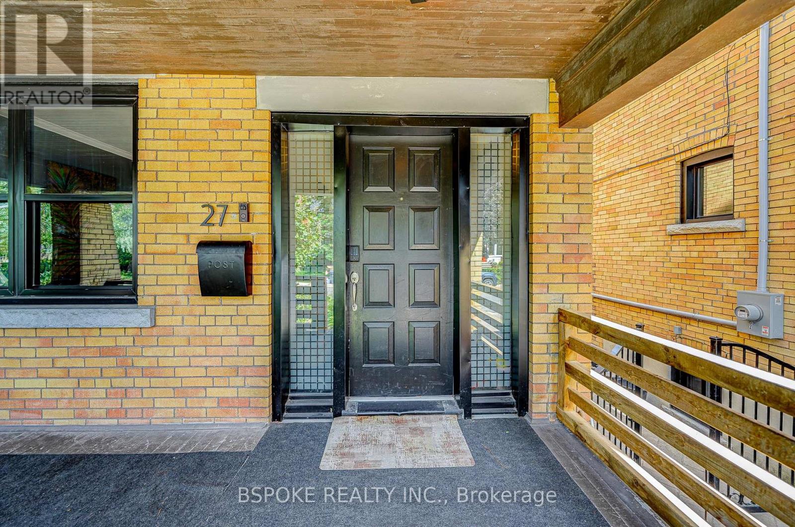 27 ROWLAND STREET, Toronto (High Park North), Ontario, M6P1M2 — Photo 2