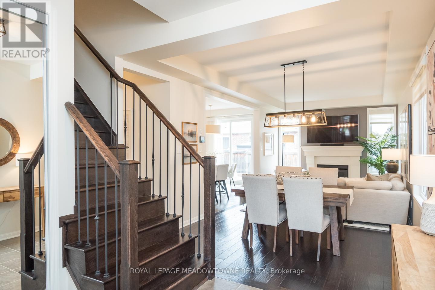 1031 SOLOMON COURT, Milton (WI Willmott), Ontario, L9T8G9 — Photo 3