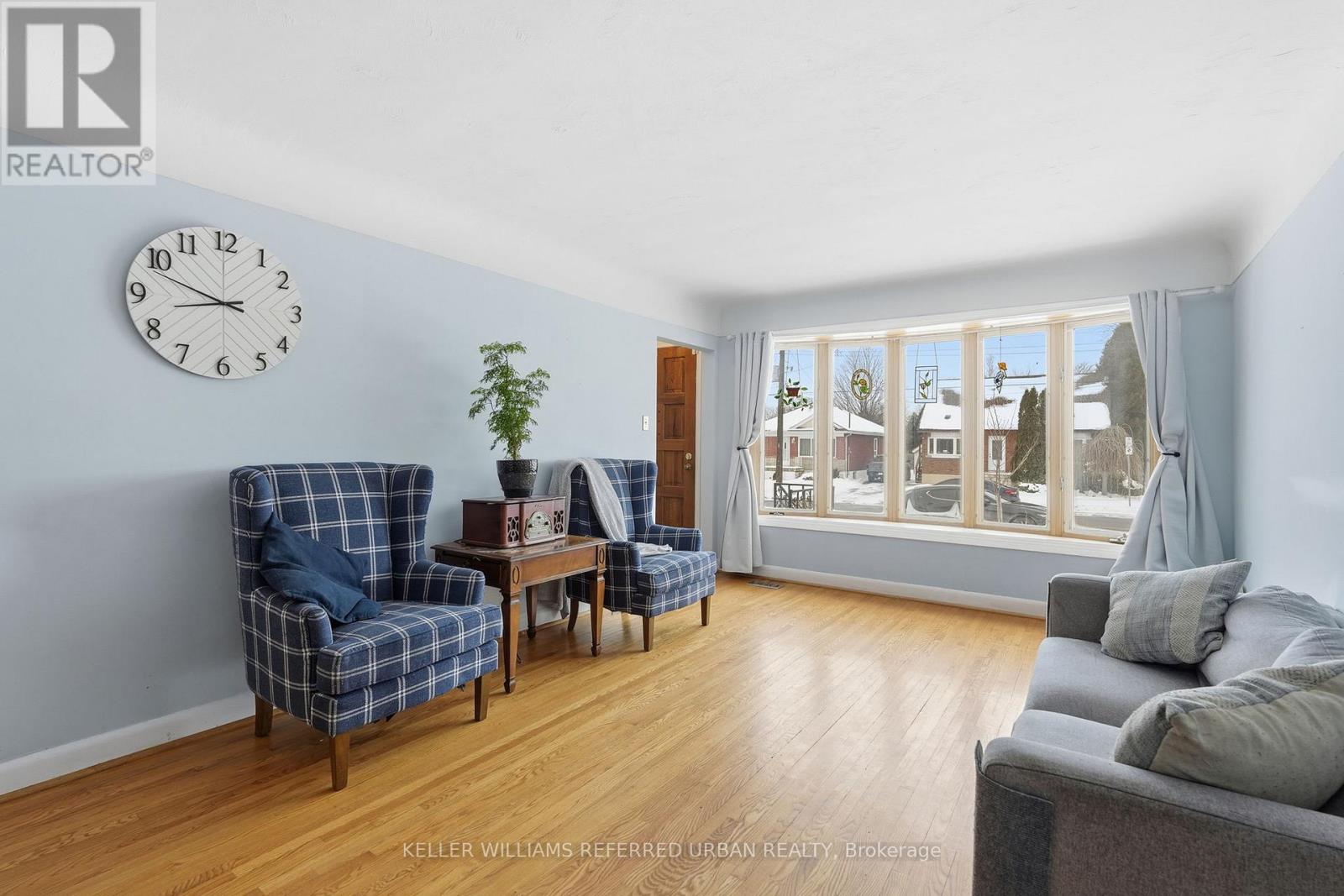 940 BRUCEDALE AVENUE E, Hamilton (Sunninghill), Ontario, L8T1L9 — Photo 2