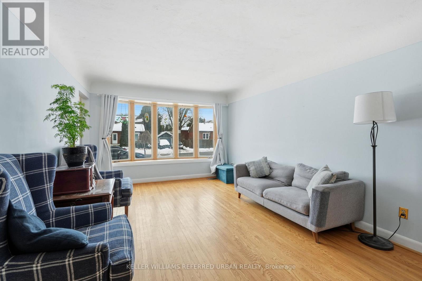 940 BRUCEDALE AVENUE E, Hamilton (Sunninghill), Ontario, L8T1L9 — Photo 3