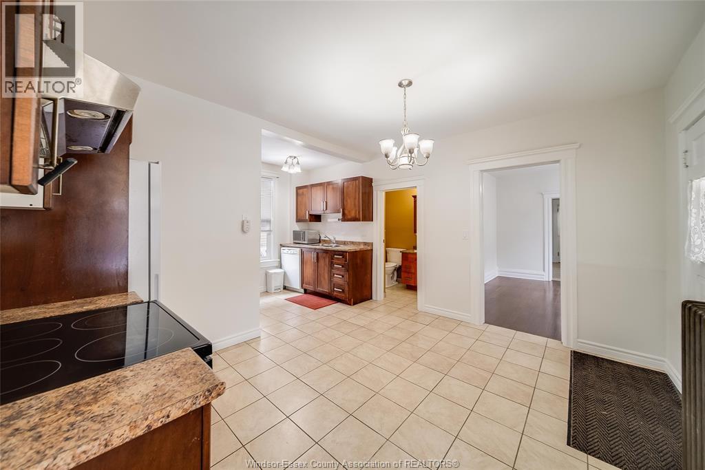 151 CURRY AVE, Windsor, Ontario, N9B2B4 — Photo 12