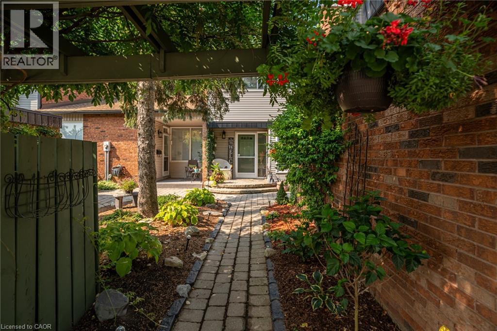 1560 KERNS Road Unit# 5, Burlington, Ontario, L7P3A7 — Photo 4