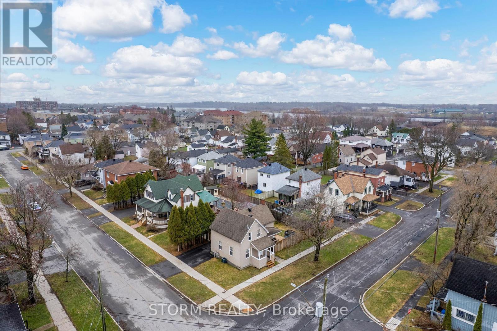 45 SEYMOUR AVENUE, Cornwall, Ontario, K6J4M3 — Photo 4