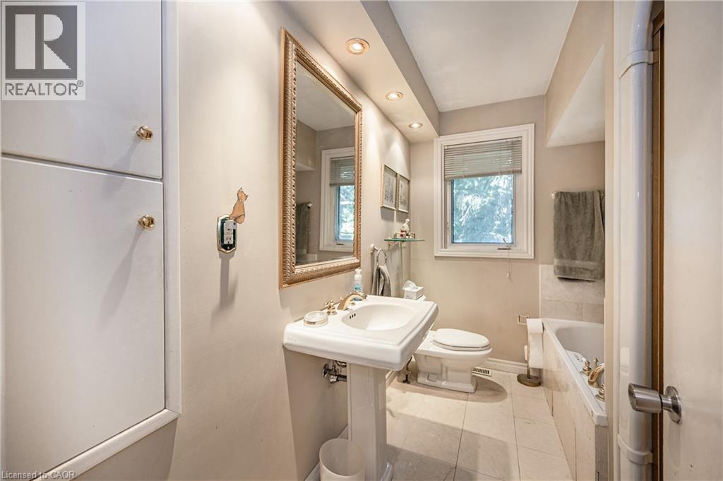 557 STILLWATER Crescent, Burlington, Ontario, L7T3M8 — Photo 12