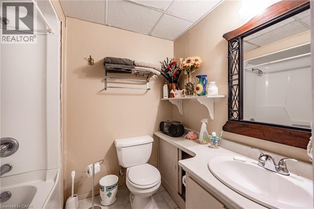 557 STILLWATER Crescent, Burlington, Ontario, L7T3M8 — Photo 17