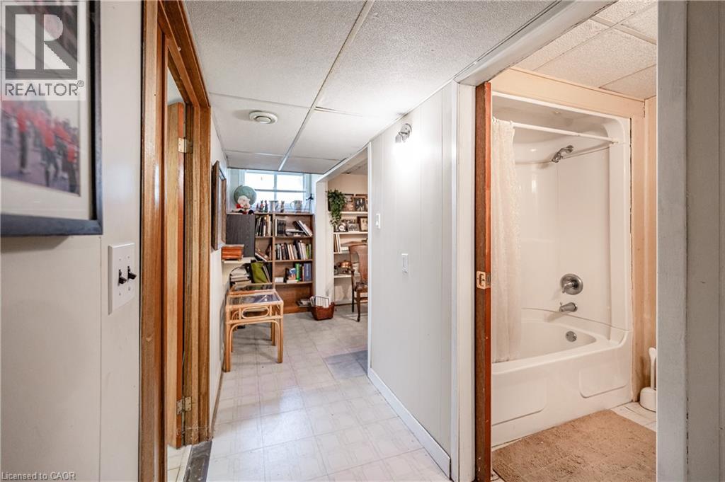 557 STILLWATER Crescent, Burlington, Ontario, L7T3M8 — Photo 18