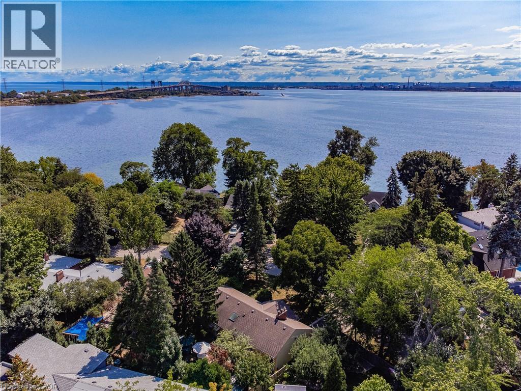 557 STILLWATER Crescent, Burlington, Ontario, L7T3M8 — Photo 2