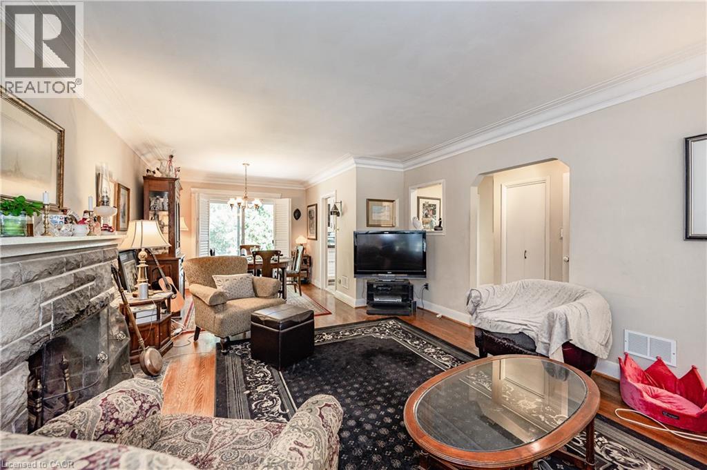 557 STILLWATER Crescent, Burlington, Ontario, L7T3M8 — Photo 3