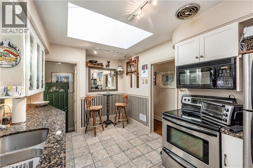 557 STILLWATER Crescent, Burlington, Ontario, L7T3M8 — Photo 5