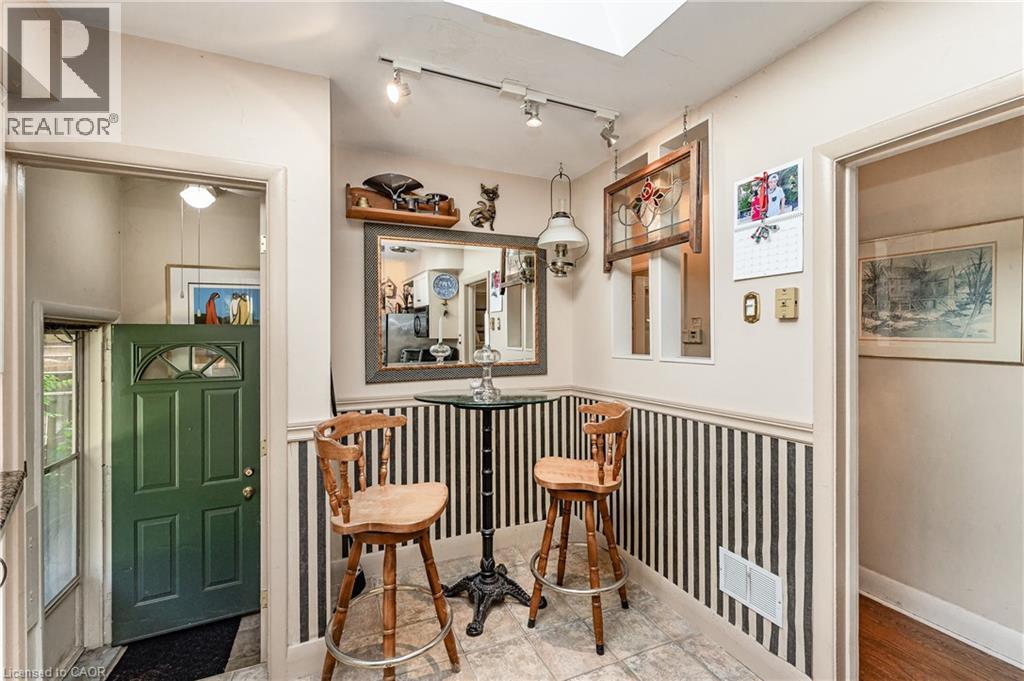 557 STILLWATER Crescent, Burlington, Ontario, L7T3M8 — Photo 7