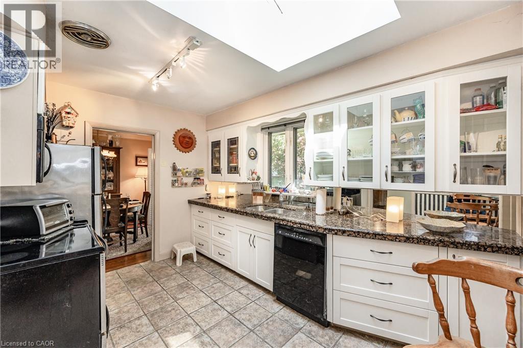 557 STILLWATER Crescent, Burlington, Ontario, L7T3M8 — Photo 8