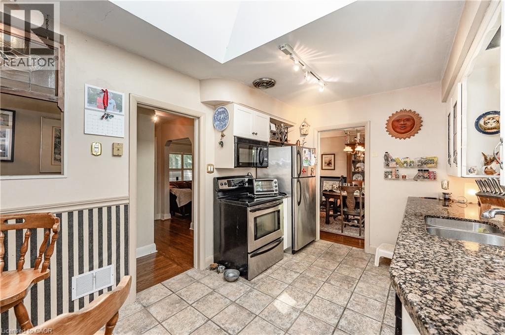 557 STILLWATER Crescent, Burlington, Ontario, L7T3M8 — Photo 9