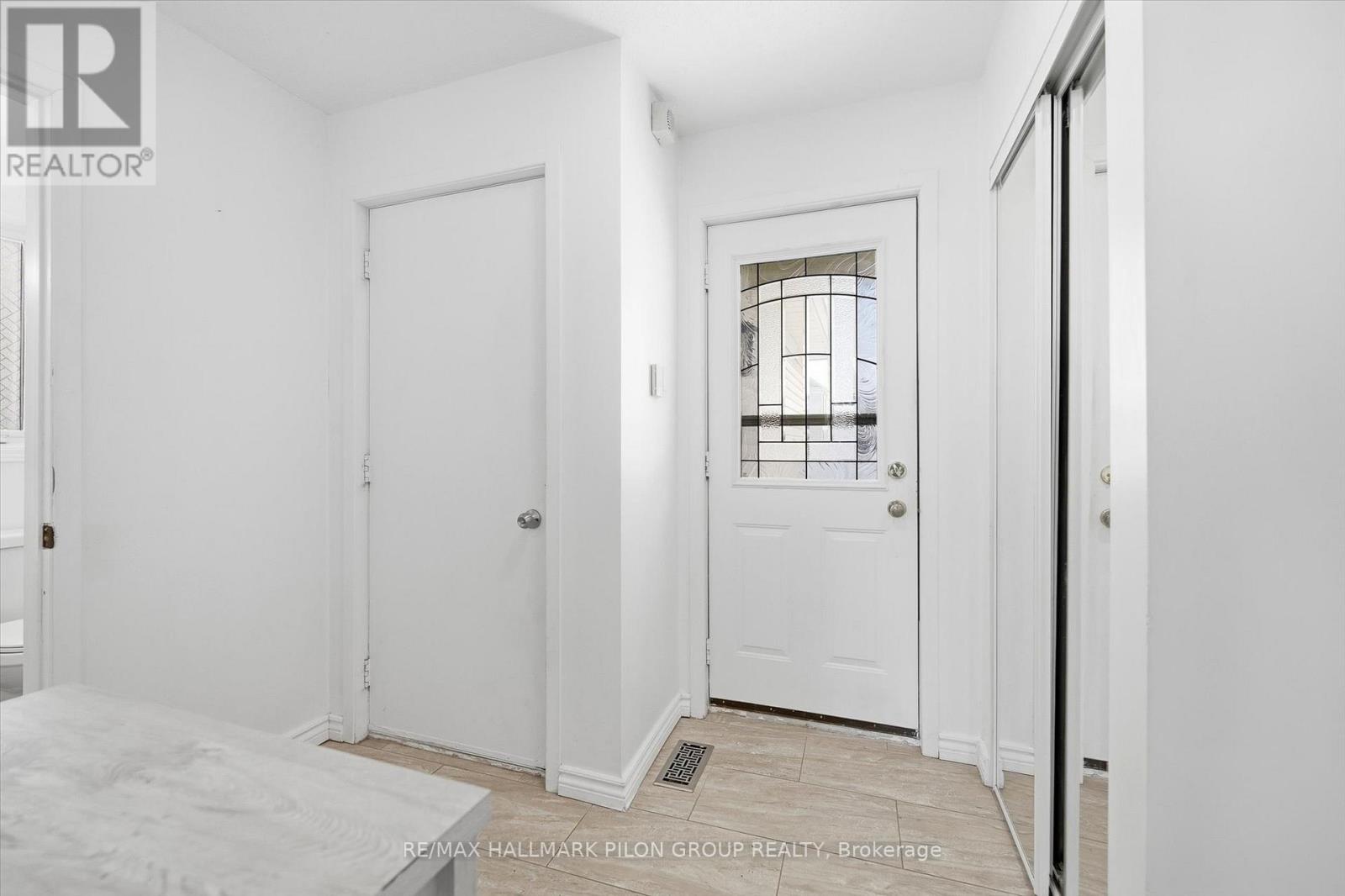 284 MCEACHERN CRESCENT, Ottawa, Ontario, K1E3K3 — Photo 12