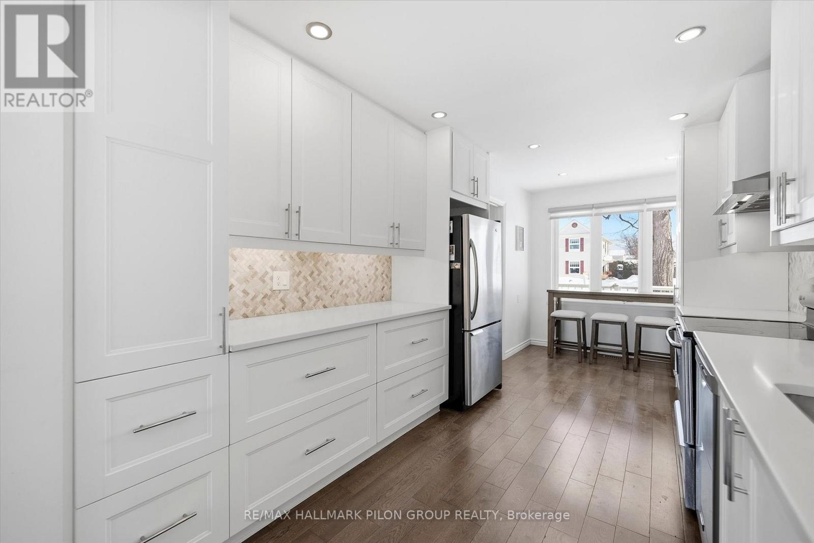 284 MCEACHERN CRESCENT, Ottawa, Ontario, K1E3K3 — Photo 3