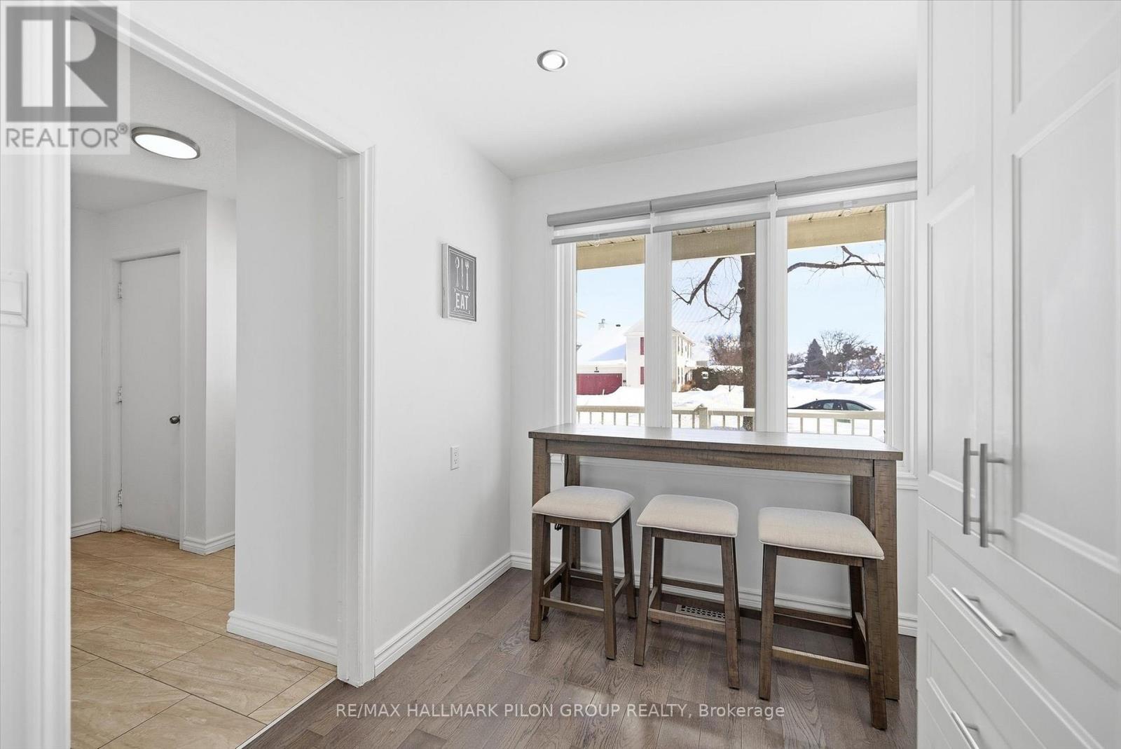 284 MCEACHERN CRESCENT, Ottawa, Ontario, K1E3K3 — Photo 4