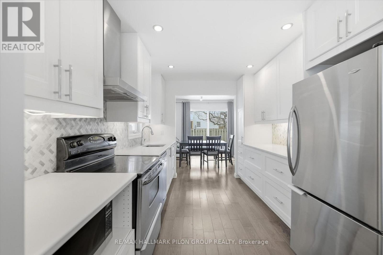 284 MCEACHERN CRESCENT, Ottawa, Ontario, K1E3K3 — Photo 5