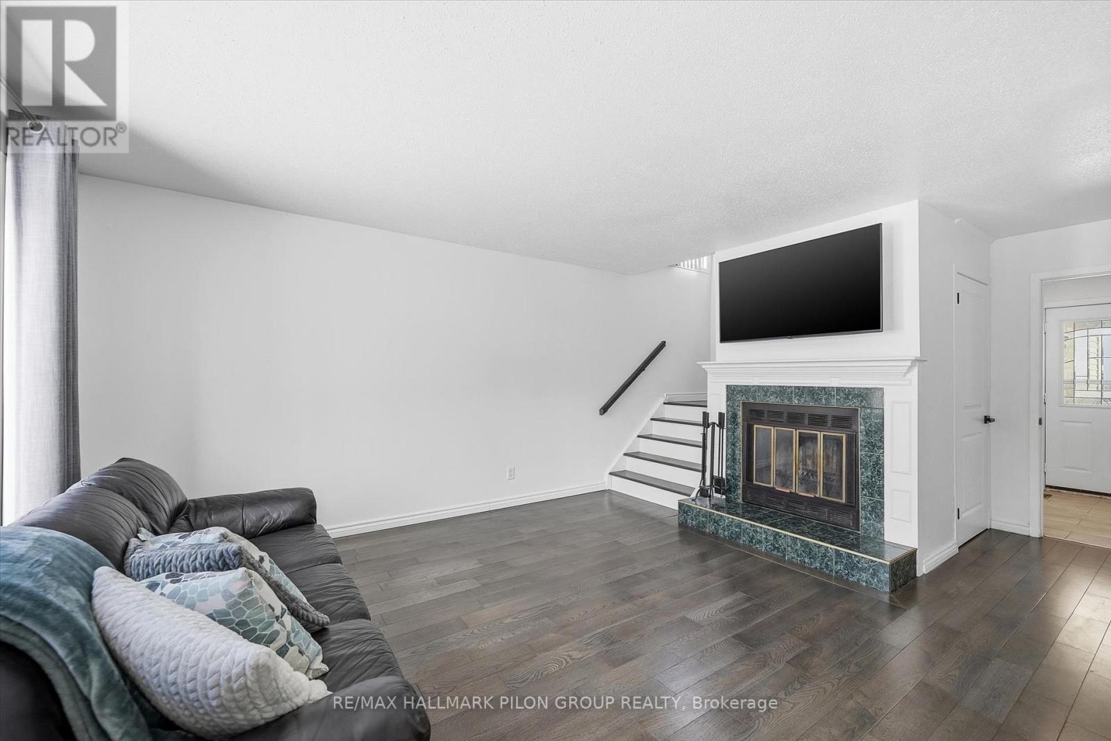 284 MCEACHERN CRESCENT, Ottawa, Ontario, K1E3K3 — Photo 9