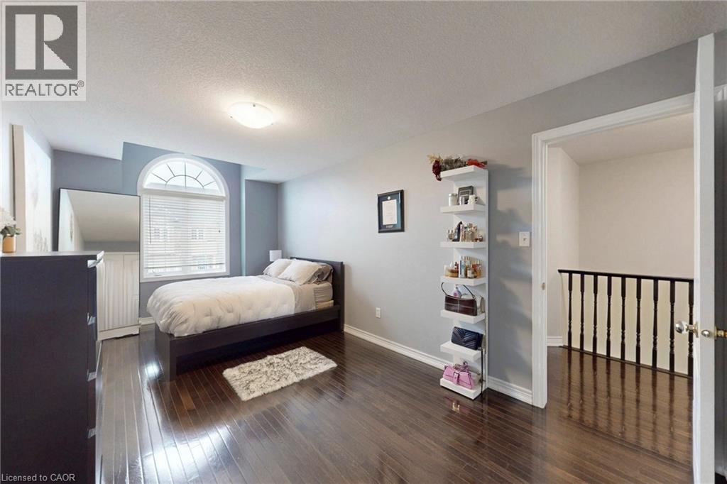 34 FOREST VALLEY Crescent, Dundas, Ontario, L9H0A7 — Photo 32