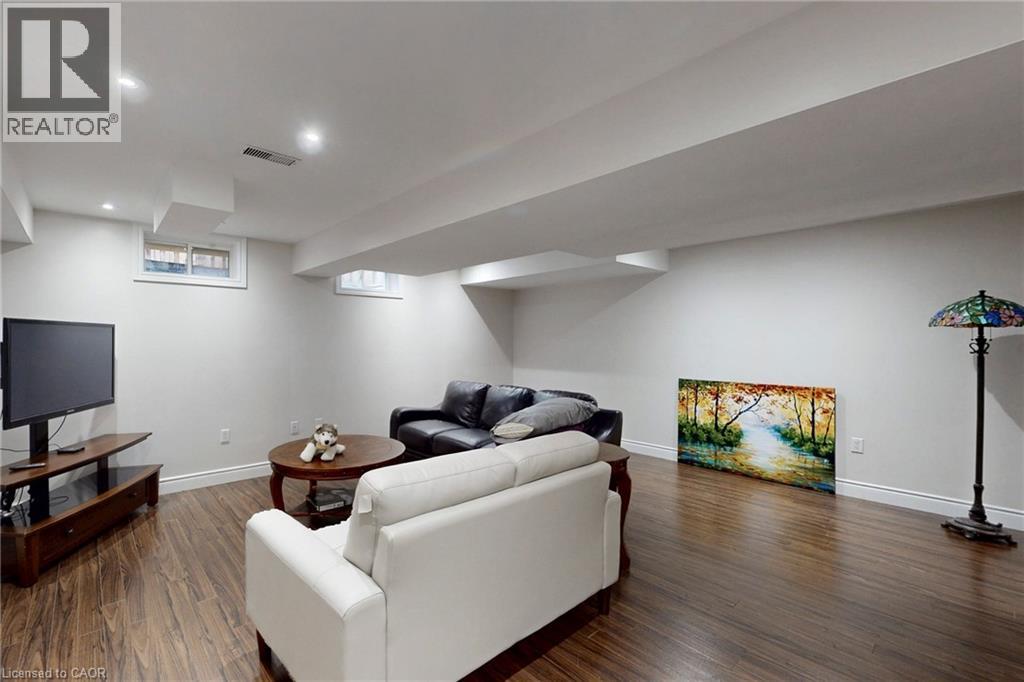 34 FOREST VALLEY Crescent, Dundas, Ontario, L9H0A7 — Photo 37