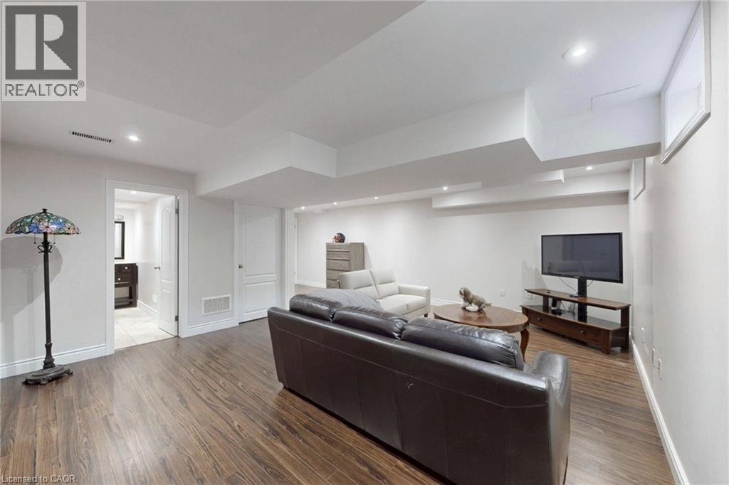 34 FOREST VALLEY Crescent, Dundas, Ontario, L9H0A7 — Photo 38