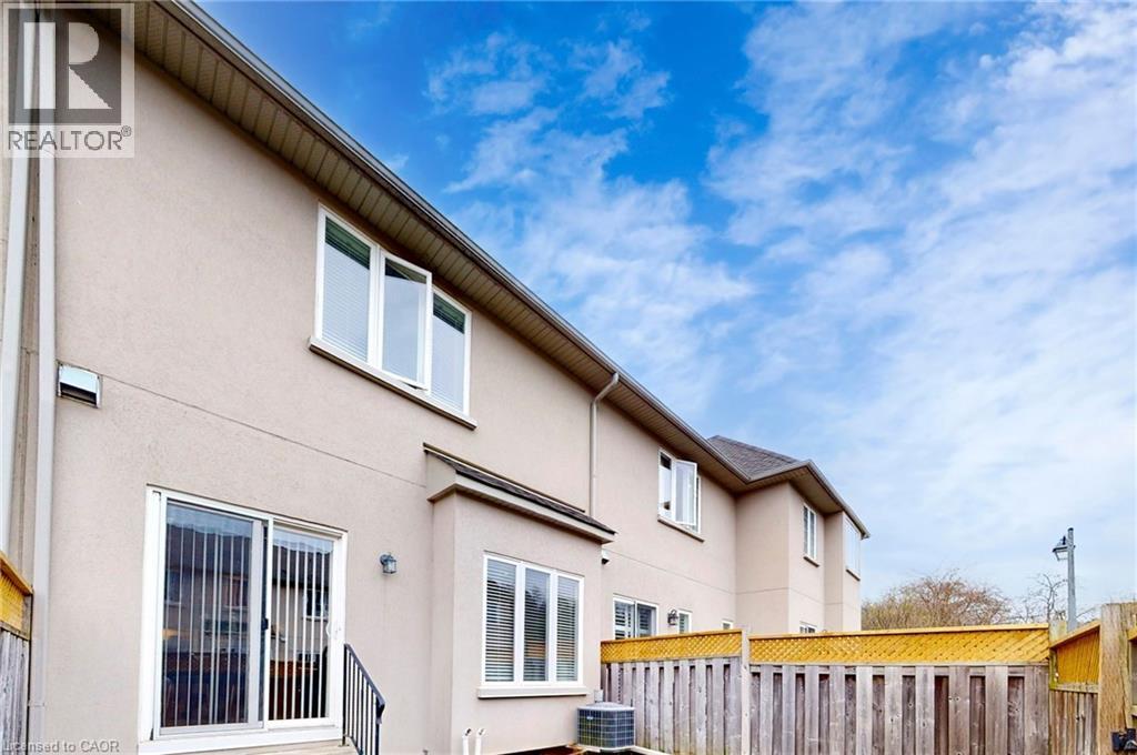 34 FOREST VALLEY Crescent, Dundas, Ontario, L9H0A7 — Photo 45