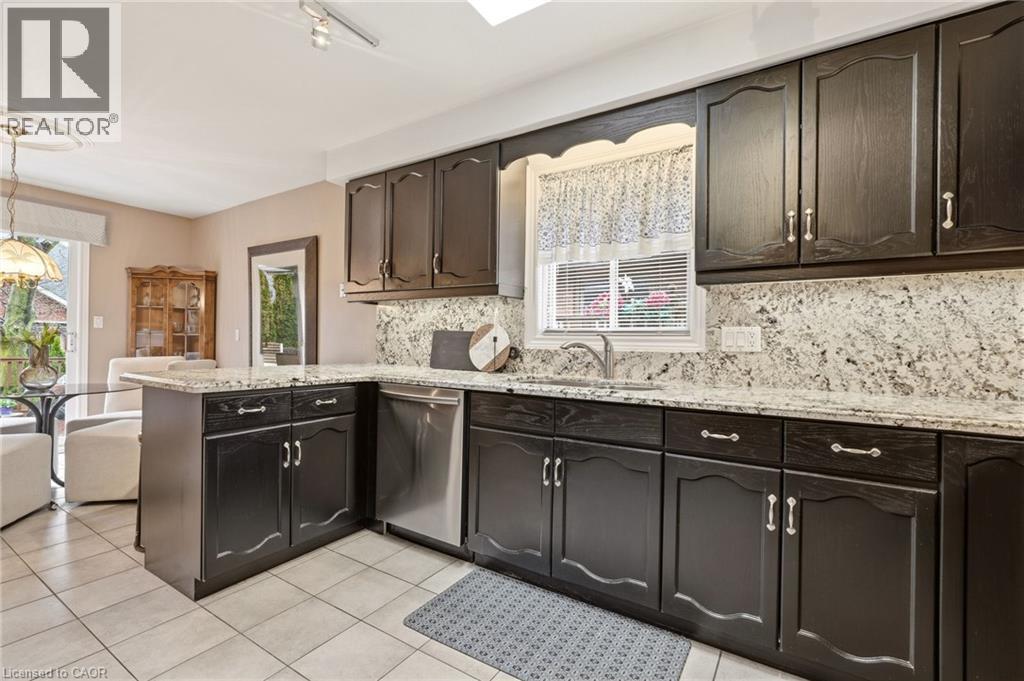 1156 AUGUSTUS Drive, Burlington, Ontario, L7S2K5 — Photo 10