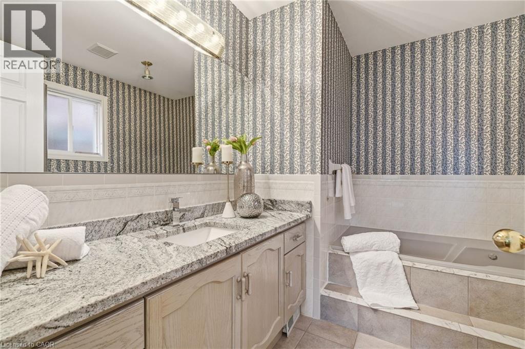 1156 AUGUSTUS Drive, Burlington, Ontario, L7S2K5 — Photo 24