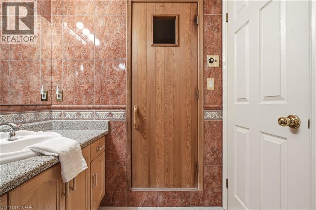 1156 AUGUSTUS Drive, Burlington, Ontario, L7S2K5 — Photo 38