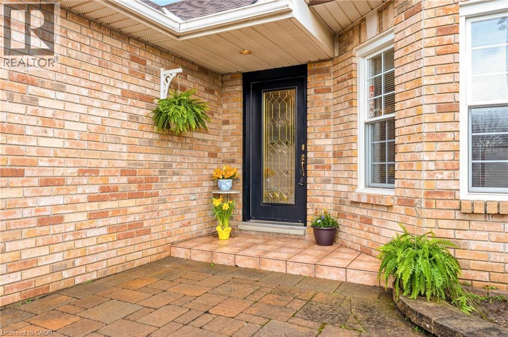 1156 AUGUSTUS Drive, Burlington, Ontario, L7S2K5 — Photo 4