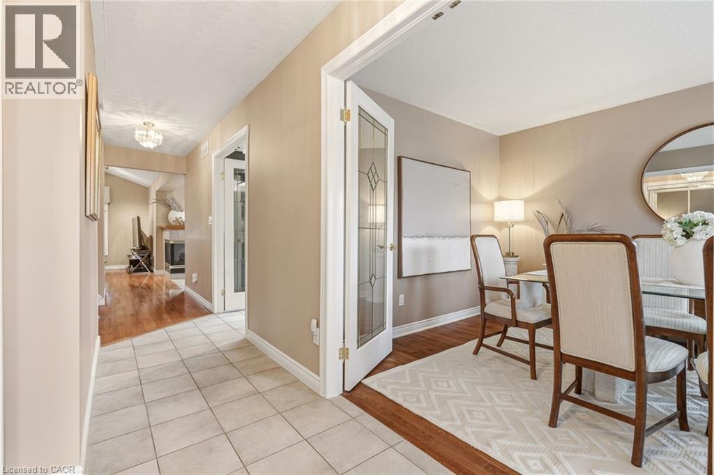 1156 AUGUSTUS Drive, Burlington, Ontario, L7S2K5 — Photo 6