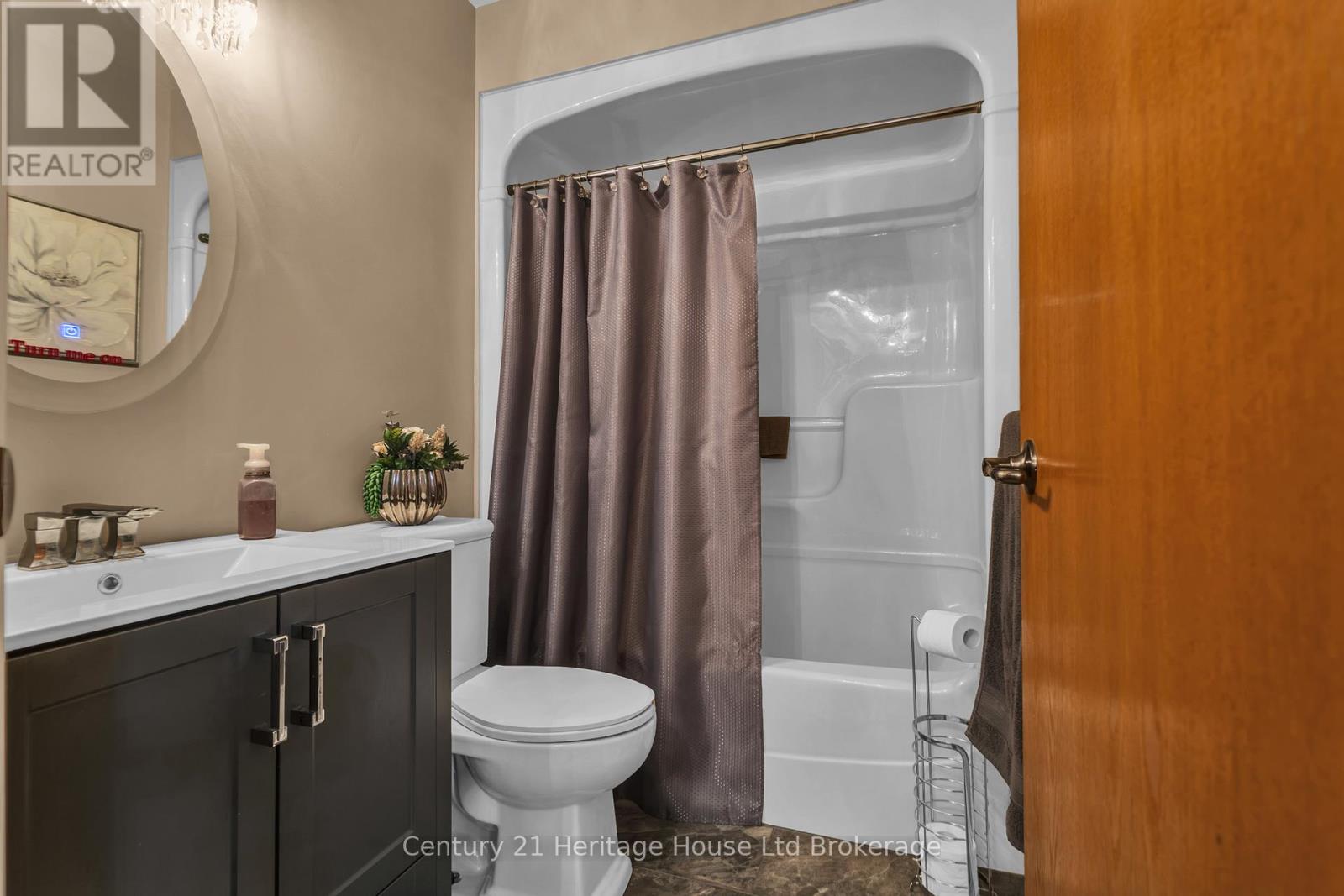 15 GIBSON DRIVE, Tillsonburg, Ontario, N4G5G4 — Photo 2