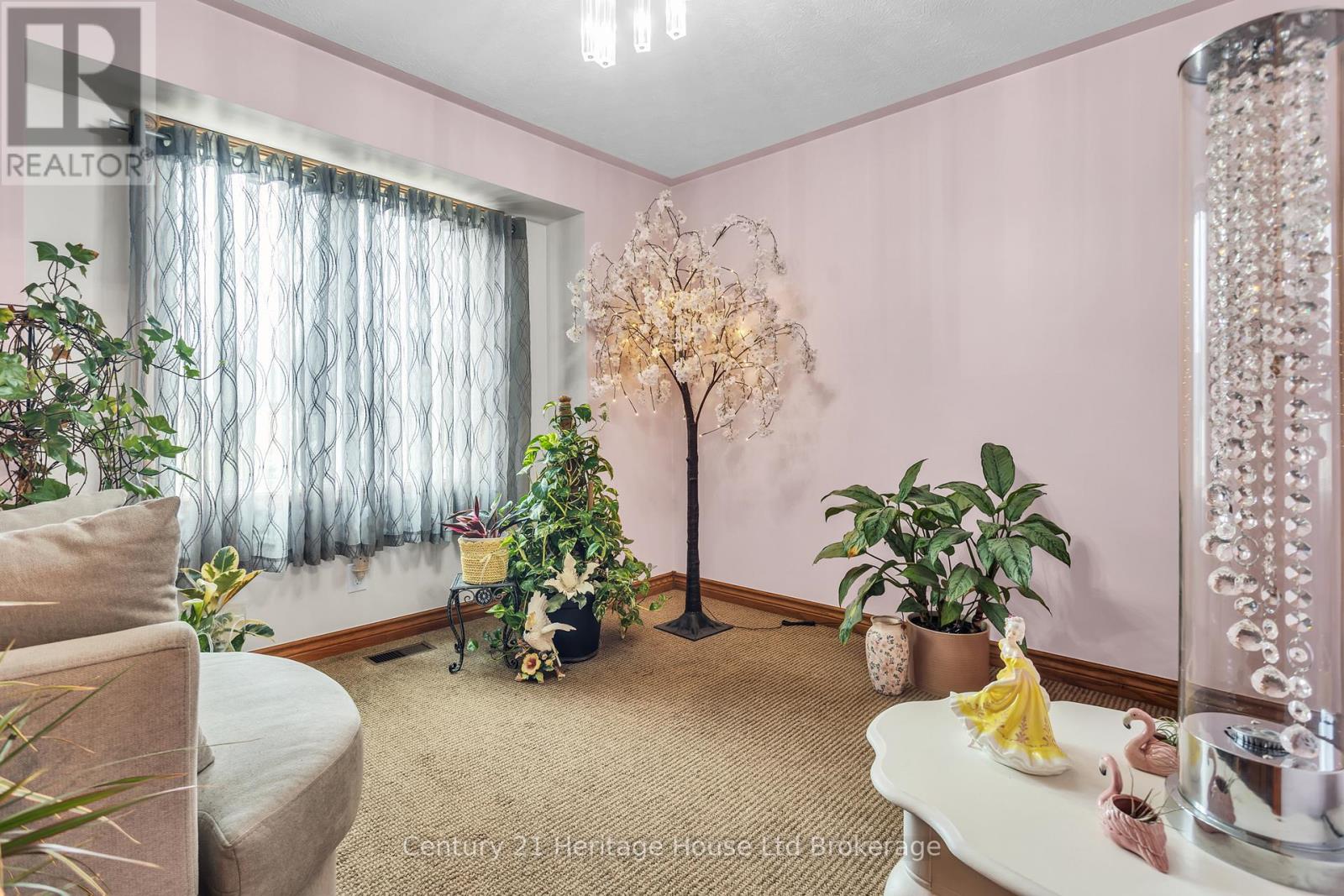 15 GIBSON DRIVE, Tillsonburg, Ontario, N4G5G4 — Photo 6