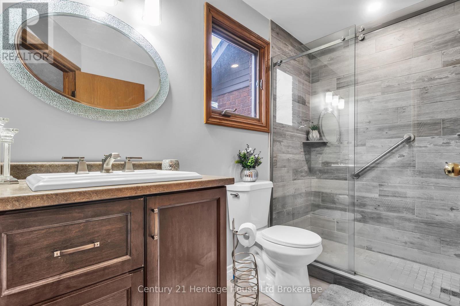 15 GIBSON DRIVE, Tillsonburg, Ontario, N4G5G4 — Photo 8