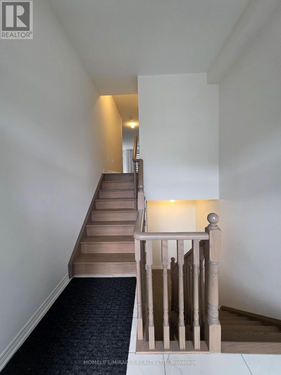 68 SINGHAMPTON ROAD, Vaughan (Kleinburg), Ontario, L4H3Y5 — Photo 2