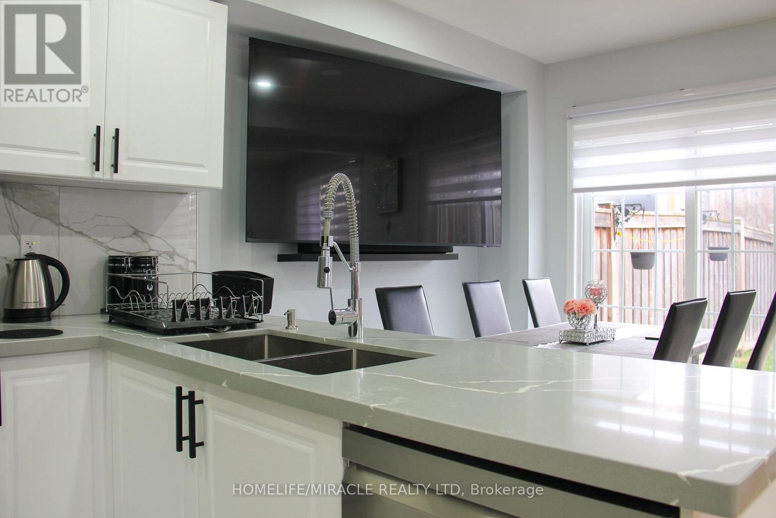 60 BUSHMILL CIRCLE, Brampton (Fletcher's Meadow), Ontario, L7A0K8 — Photo 6