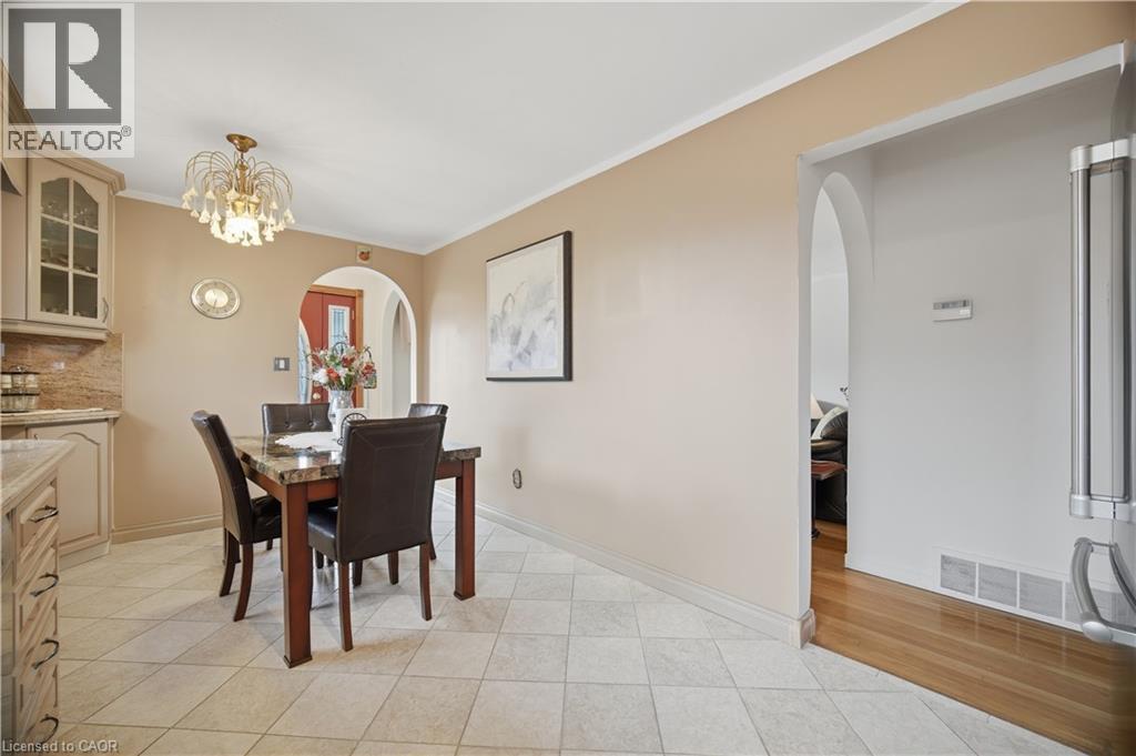 31 SUMMERCREST Drive, Hamilton, Ontario, L8K6G5 — Photo 10