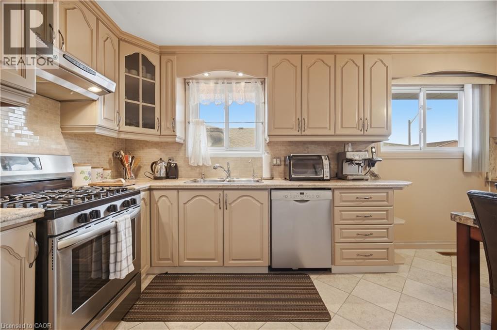 31 SUMMERCREST Drive, Hamilton, Ontario, L8K6G5 — Photo 12