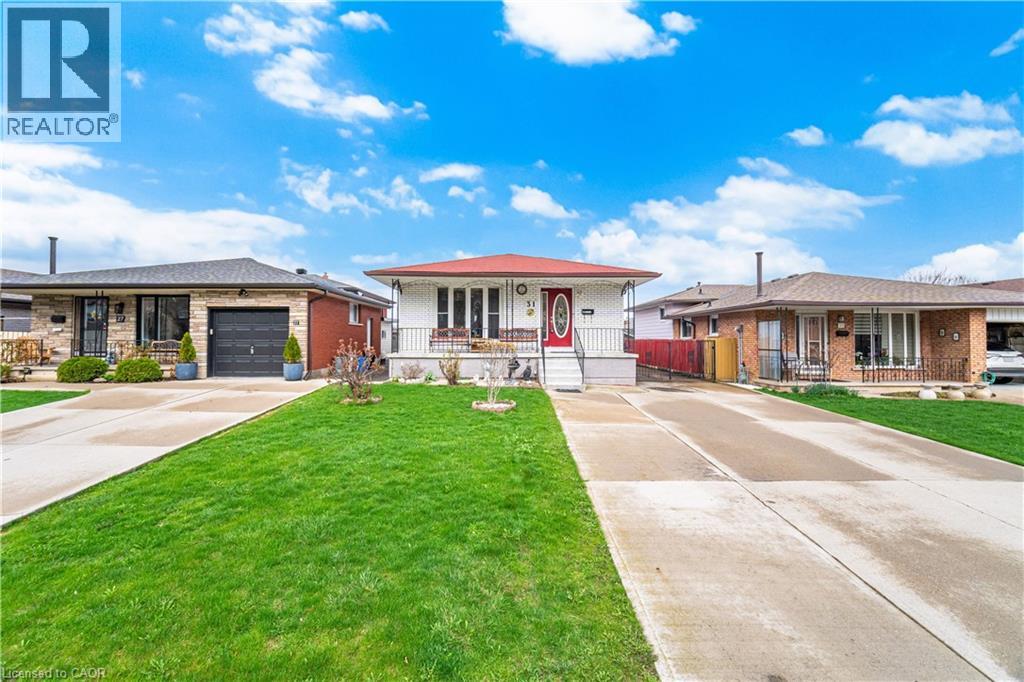 31 SUMMERCREST Drive, Hamilton, Ontario, L8K6G5 — Photo 2